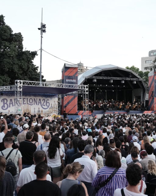 Un dels actes més emotius d'aquest passat F1 Barcelona Fan Village va ser l'estrena de "84 Bells of Gaudí” de @davidgabrielcieri a l'escenari de Plaça Catalunya! 😍🥰

Uno de los actos más emotivos del pasado F1 Barcelona Fan Village fue el estreno de “84 Bells of Gaudí” de @davidgabrielcieri en el escenario de Plaça Catalunya! 😍🥰

One of the most emotional moments of the past F1 Barcelona Fan Village was the premiere of “84 Bells of Gaudí” by @davidgabrielcieri on the stage at Plaça Catalunya! 😍🥰

🔔 "84 Bells of Gaudí” és una obra simfònica monumental inspirada en el sistema de campanes ideat per Gaudí per a la Sagrada Família, una peça on la música i l’arquitectura es donen la mà per fer-nos vibrar com mai abans. Una peça única i màgica a l’altura de l’#AnyGaudí!

“84 Bells of Gaudí” es una obra sinfónica monumental inspirada en el sistema de campanas ideado por Gaudí para la Sagrada Família, una pieza en la que la música y la arquitectura se dan la mano para hacernos vibrar como nunca antes. ¡Una obra única y mágica a la altura del año Gaudí!

“84 Bells of Gaudí” is a monumental symphonic work inspired by the bell system designed by Gaudí for the Sagrada Família—a piece where music and architecture come together to make us feel like never before. A truly unique and magical work worthy of the Gaudí year!

👏👏 Gràcies per fer-ho possible!! // Gracias por hacerlo posible!! // Thanks so much for making it possible:

@davidgabrielcieri
@marinalsop.conductor
@philharmonia_orchestra
@nuria.rial.7
@corcambrapalau
@increscendogv

#F1Barcelona