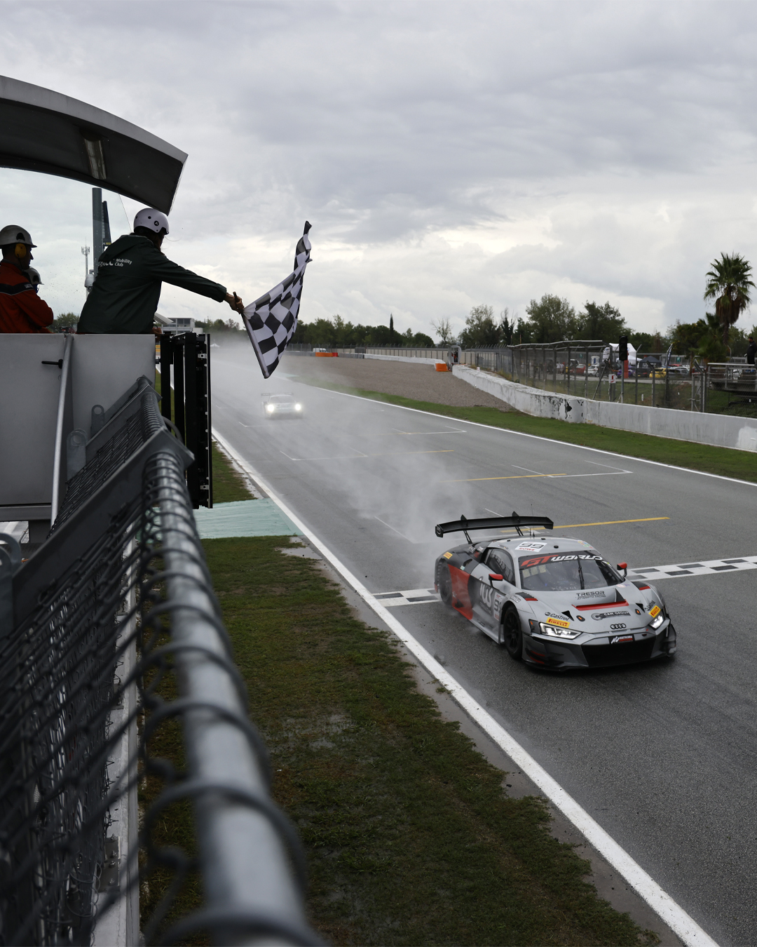 🏆 RACE 1 #GTWorld 🏆

@attemptoracing Audi R8
@alexarkinaka 🤝 @dylanpereiraofficial 

#FestivalVelocidadBCN