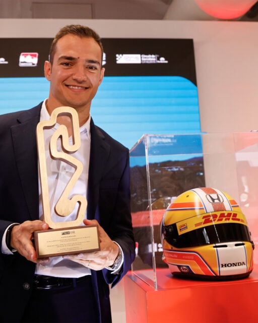 🎤 @alexpalou: “Estic molt emocionat de formar part de la primera cursa de l'@indycar a Barcelona. És una oportunitat increïble i significa moltíssim per a mi poder córrer a casa. Sé que als aficionats els encantarà i crec que oferirem un gran espectacle. Treballarem de valent amb l’equip de @chipganassiracing per intentar endur-nos el trofeu a casa al juliol.”

🎤 @alexpalou: "Estoy muy emocionado de formar parte de la primera carrera de @indycar en Barcelona. Es una oportunidad increíble y significa muchísimo para mí poder correr en casa. Sé que a los aficionados les va a encantar y creo que vamos a ofrecer un gran espectáculo. Trabajaremos muy duro con el equipo de @chipganassiracing para intentar llevarnos el trofeo a casa en julio.”

🎤 @alexpalou: “I’m so excited to be part of @indycar’s first race in Barcelona. It is an amazing opportunity, and it means so much to me to have a race at home in Barcelona. I know the fans are going to love it, and I think we are going to put on a great show. We’re going to try hard with the team at @chipganassiracing to bring home the trophy in July.”
