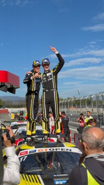 Campions per un punt! 🏆 Així es lluita fins al final👏🏼
¡Campeones por un punto! Así se lucha hasta el final🙌🏼
Champions by one point! That’s how you fight to the very end🏁
🏆 @elitemotorsport_ @tom.lebbon.racing @emson.racing27
@gtopen.official #GTOpen