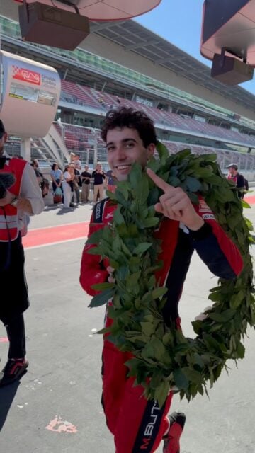 🏆Així se celebra! Ningú surt sec del podi🍾

¡Así se celebra! Aquí no se salva nadie😂

That’s how you celebrate! No one’s staying dry😬

🏆 @marcobuttimb @monlau_motul @tcr_europe_official 

#TCREurope #TCRSeries