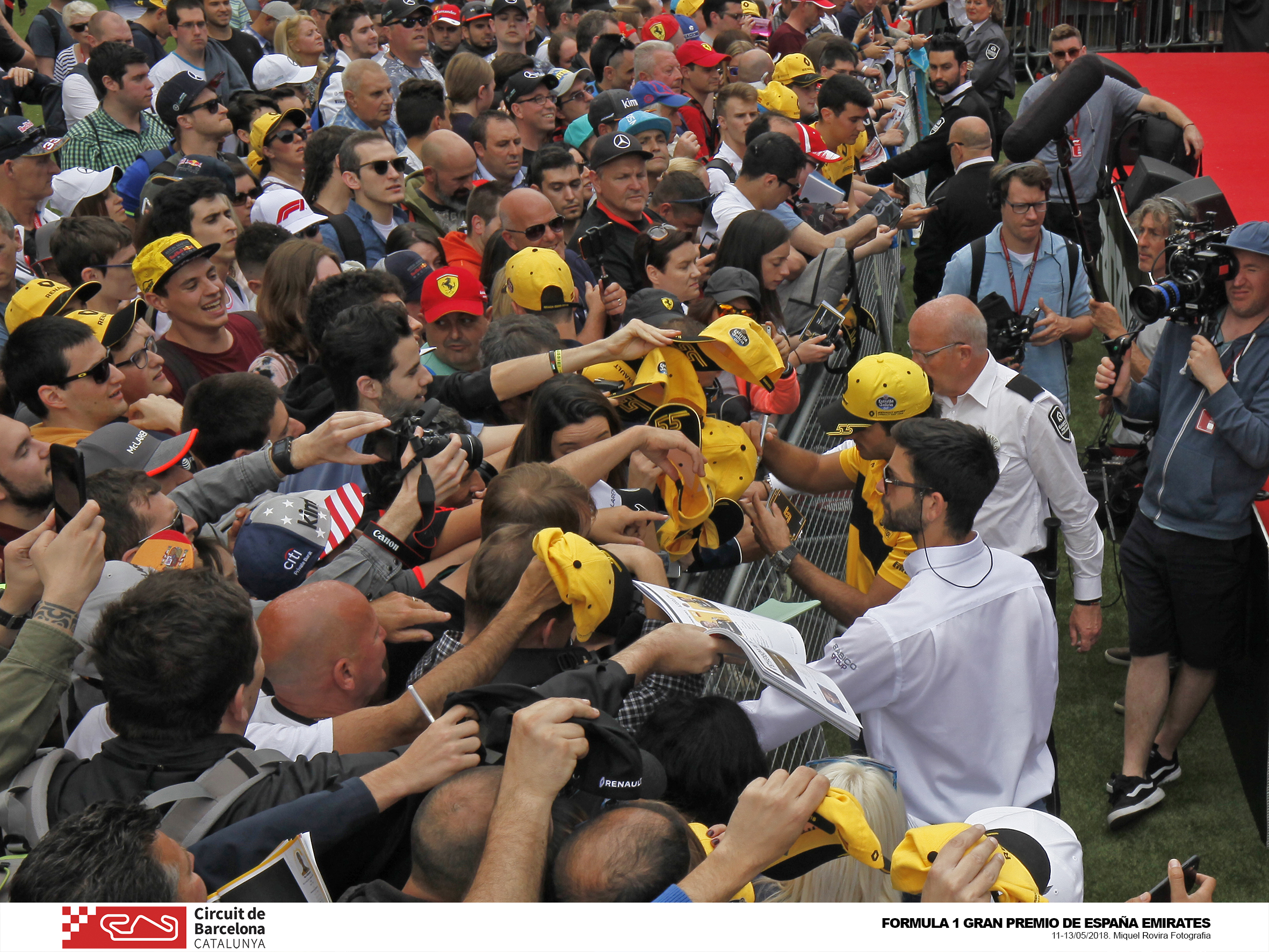 Resultado de imagen de F1 jueves visita al pit lane pilotos